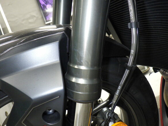 2024 Triumph Street Triple, красный, 1275000 рублей - вид 13