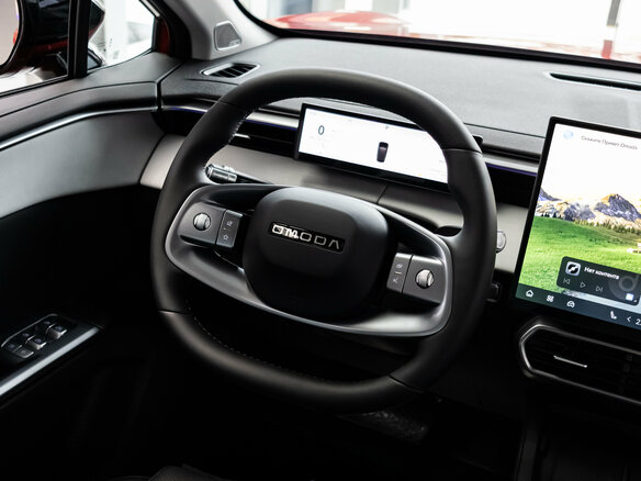 2026 Omoda C5 I Рестайлинг, красный, 2399000 рублей - вид 12