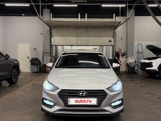 2017 Hyundai Solaris II, серебристый, 800000 рублей, вид 2