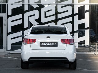 2009 Kia Cerato 4-speed II, белый, 760000 рублей, вид 4