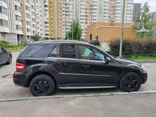 2010 Mercedes-Benz M-Класс 350 II (W164) Рестайлинг, чёрный, 1350000 рублей, вид 3