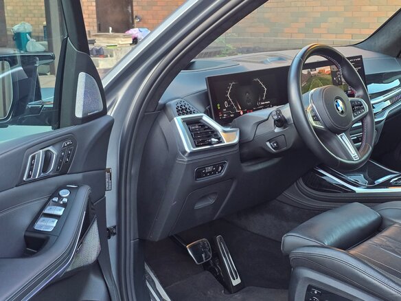 2022 BMW X7 M60i I (G07) Рестайлинг, серый, 15800000 рублей - вид 29