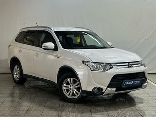 2014 Mitsubishi Outlander III Рестайлинг, белый, 1200000 рублей, вид 2