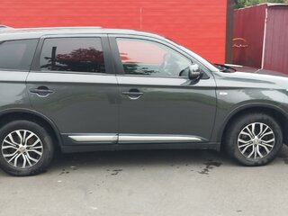 2017 Mitsubishi Outlander III Рестайлинг 2, серый, 1850000 рублей, вид 2