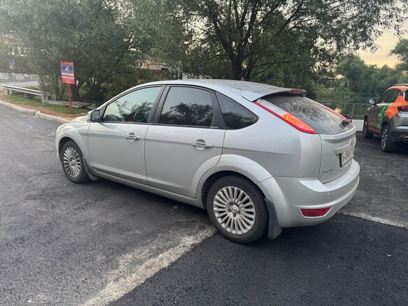 2011 Ford Focus II Рестайлинг, серебристый - вид 3