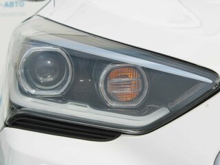 2017 Hyundai Santa Fe Grand III Рестайлинг, белый, 2500000 рублей, вид 4
