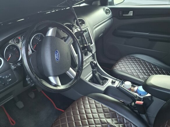 2011 Ford Focus II Рестайлинг, серебристый, 580000 рублей - вид 5