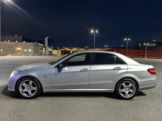 2009 Mercedes-Benz E-Класс 220 5G-Tronic IV (W212, S212, C207), серебристый, 1600000 рублей, вид 3