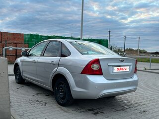 2011 Ford Focus II Рестайлинг, серебристый, 530000 рублей, вид 5