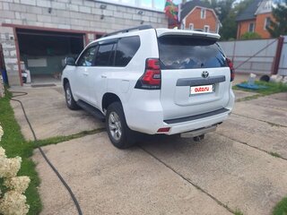 2018 Toyota Land Cruiser Prado 150 Series Рестайлинг 2, белый, 4150000 рублей, вид 4