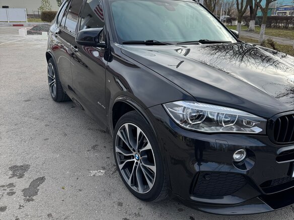 2018 BMW X5 40d III (F15), чёрный, 4500000 рублей - вид 2