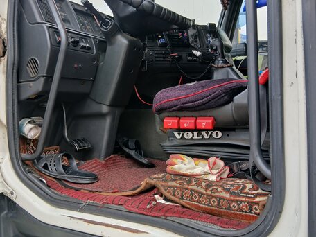 2000 Volvo FH, белый, 2980000 рублей, вид 2
