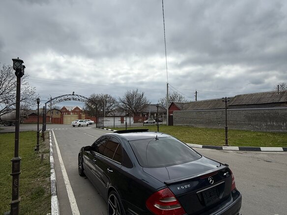 2003 Mercedes-Benz E-Класс 500 III (W211, S211), чёрный, 1200000 рублей - вид 5