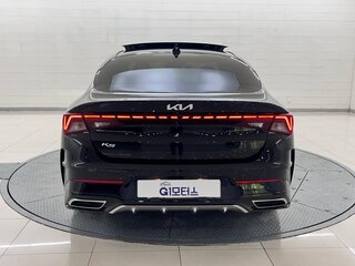 2022 Kia K5 III, чёрный, 2205000 рублей, вид 4