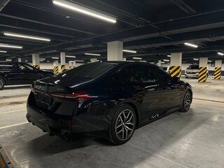 2024 BMW 5 серии 520i VIII (G60/G61/G68), синий, 7800000 рублей, вид 2