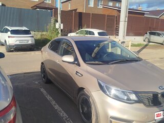 2015 Kia Rio III Рестайлинг, бежевый, 780000 рублей, вид 1