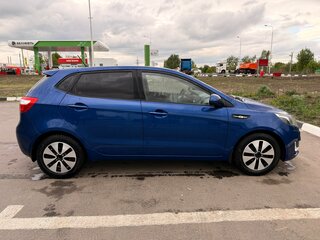 2013 Kia Rio 5-speed III, синий, 885000 рублей, вид 4