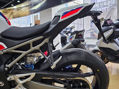2026 BMW M 1000 R, белый, 2880000 рублей, вид 4