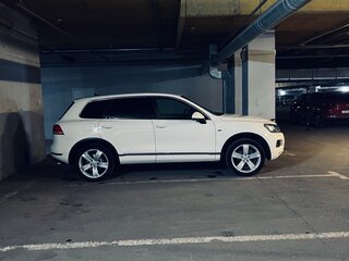2010 Volkswagen Touareg II, белый, 2000000 рублей, вид 4