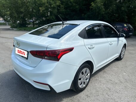 2018 Hyundai Solaris II, белый, 999999 рублей, вид 5