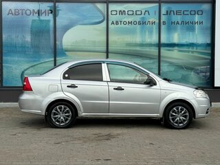 2010 Chevrolet Aveo I Рестайлинг, серебристый, 234000 рублей, вид 4