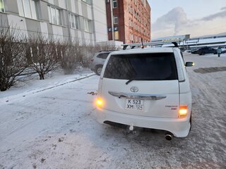 2013 Toyota ISis I Рестайлинг, белый, 1250000 рублей, вид 4