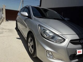 2012 Hyundai Solaris I, серебристый, 1000000 рублей, вид 2
