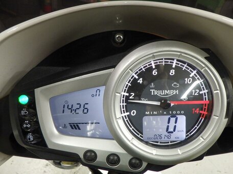 2008 Triumph Street Triple, белый, 449000 рублей, вид 3