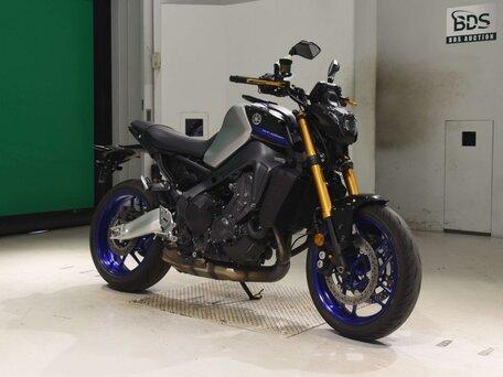 2023 Yamaha MT-09 (FZ-09), серебристый, 1199000 рублей, вид 2