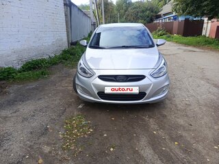 2013 Hyundai Solaris I, серебристый, 800000 рублей, вид 2