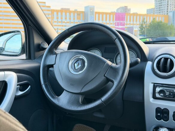 2011 Renault Logan I Рестайлинг, бежевый - вид 10