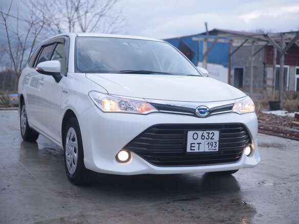 2017 Toyota Corolla Fielder XI (E160, E170, E180) Рестайлинг 1, белый, 1330000 рублей - вид 3