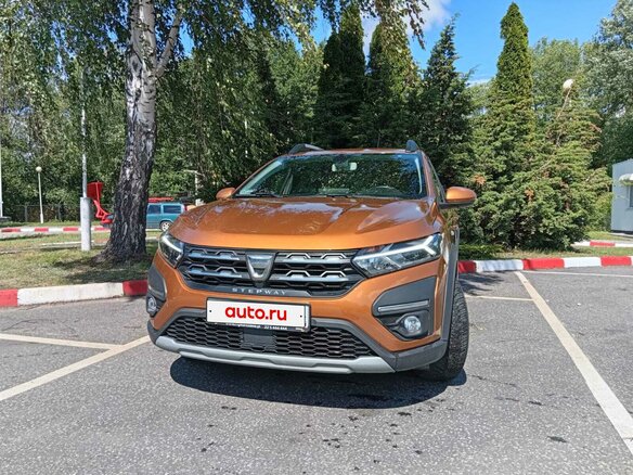 2022 Dacia Sandero Stepway III Рестайлинг, коричневый, 1323000 рублей - вид 2