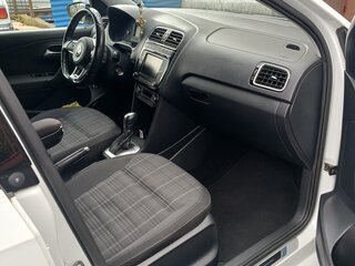 2018 Volkswagen Polo V Рестайлинг, белый, 1800000 рублей, вид 5