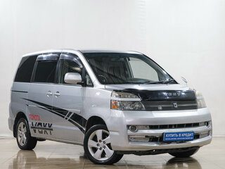 Toyota Voxy I (R60)