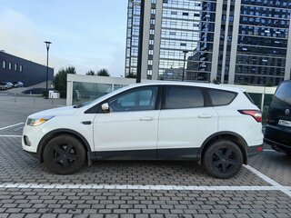 2017 Ford Kuga II Рестайлинг, белый, 1690000 рублей, вид 2