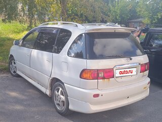 1998 Toyota Ipsum I (M10), белый, 390000 рублей, вид 3