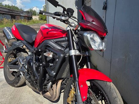 2011 Triumph Street Triple, красный, 500000 рублей, вид 2