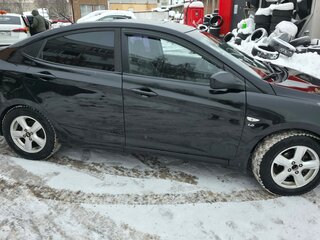 2014 Hyundai Solaris I Рестайлинг, чёрный, 780000 рублей, вид 3