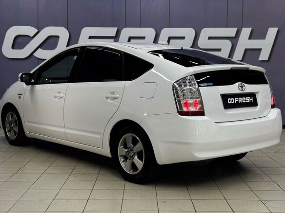 2010 Toyota Prius JDM II Рестайлинг (XW20), белый, 749000 рублей - вид 1