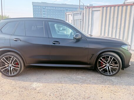 2021 BMW X5 30d IV (G05/G18), чёрный, 9000000 рублей, вид 2