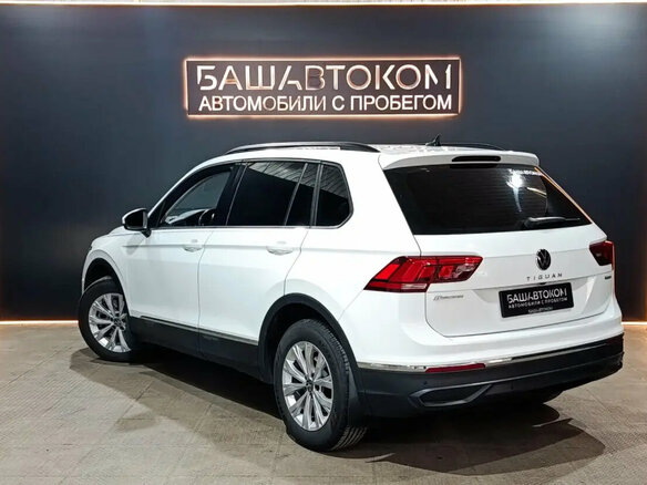 2021 Volkswagen Tiguan II Рестайлинг, белый, 2600000 рублей - вид 5