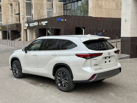 2026 Toyota Highlander IV (XU70), белый, 6300000 рублей, вид 5