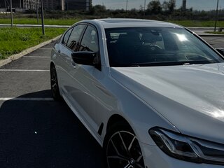 2020 BMW 5 серии 530i xDrive VII (G30/G31/G38) Рестайлинг, белый, 5100000 рублей, вид 2