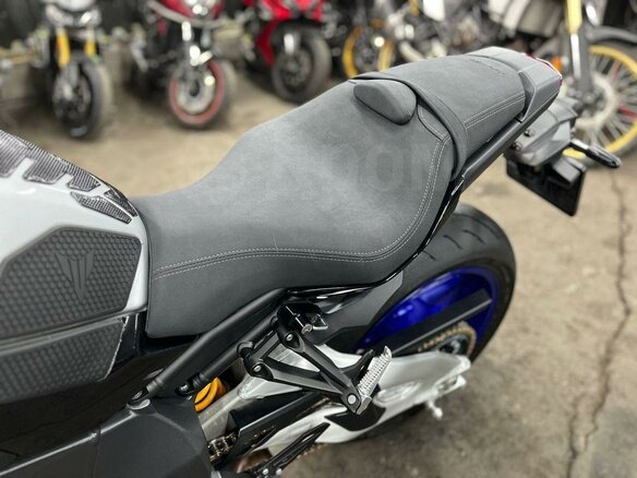 2021 Yamaha MT-10SP, серебристый, 1780000 рублей - вид 17