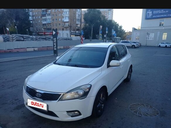2011 Kia Ceed I Рестайлинг, белый, 680000 рублей
