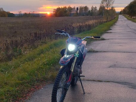 2022 BSE Z3, красный, 110000 рублей, вид 2