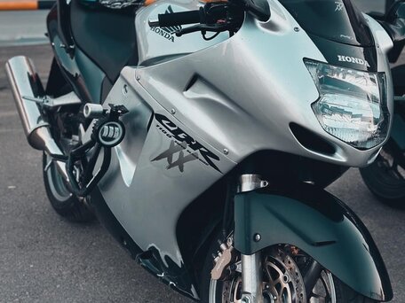 2002 Honda CBR 1100 XX, серебристый, 600000 рублей, вид 1
