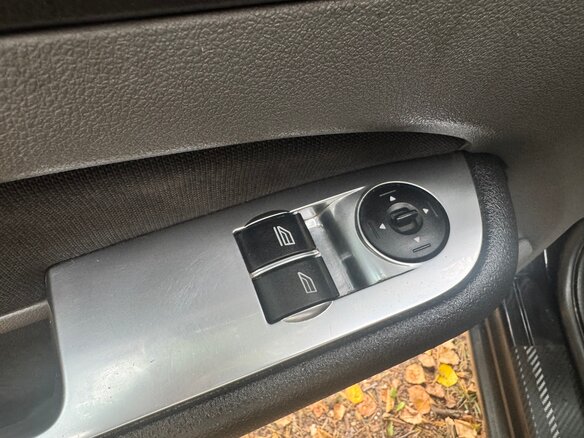 2011 Ford Focus II Рестайлинг, чёрный, 400000 рублей - вид 9