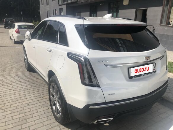 2021 Cadillac XT5 I Рестайлинг, белый, 4100000 рублей - вид 3